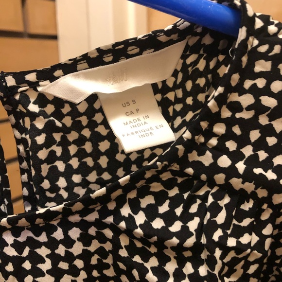 H&M- Drop shoulder blouse - Picture 3 of 4